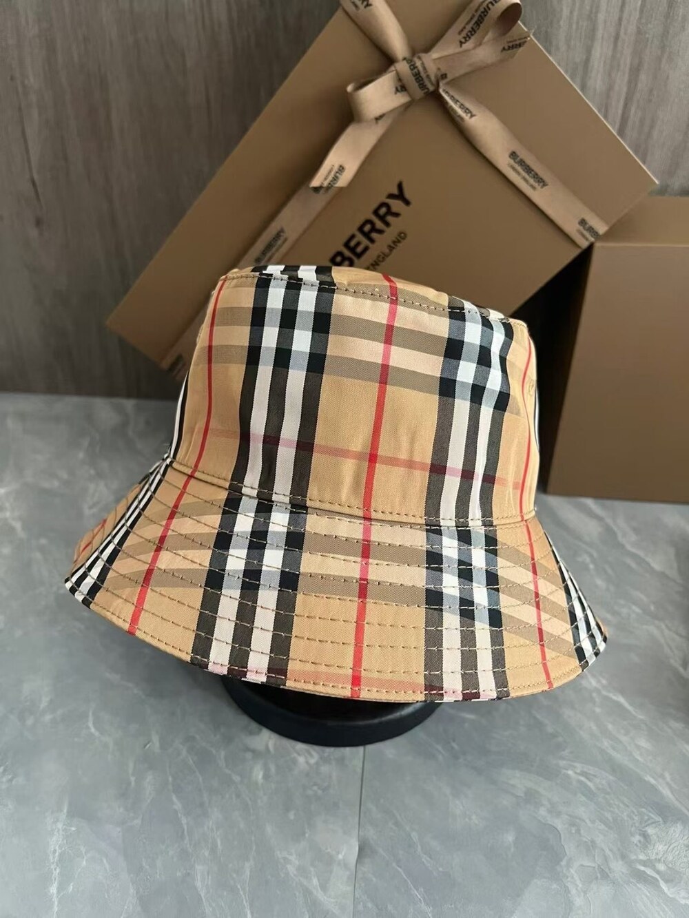 Burberry Vintage Check Bucket Hat - Picture 5 of 6